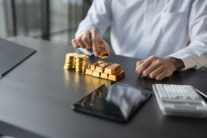 الذهب فوق 5,400 دولار وحرب في المنطقة