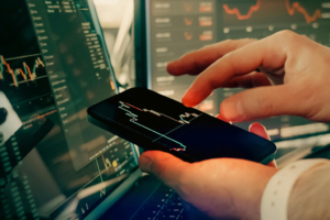 كيف تحمي أموالك في التداول خلال الحروب والأزمات الجيوسياسية؟